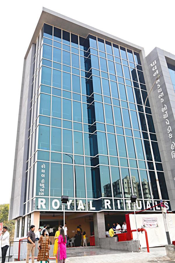 Royal Rituals Hotel Surat Exterior foto
