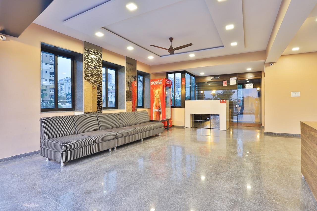 Royal Rituals Hotel Surat Exterior foto