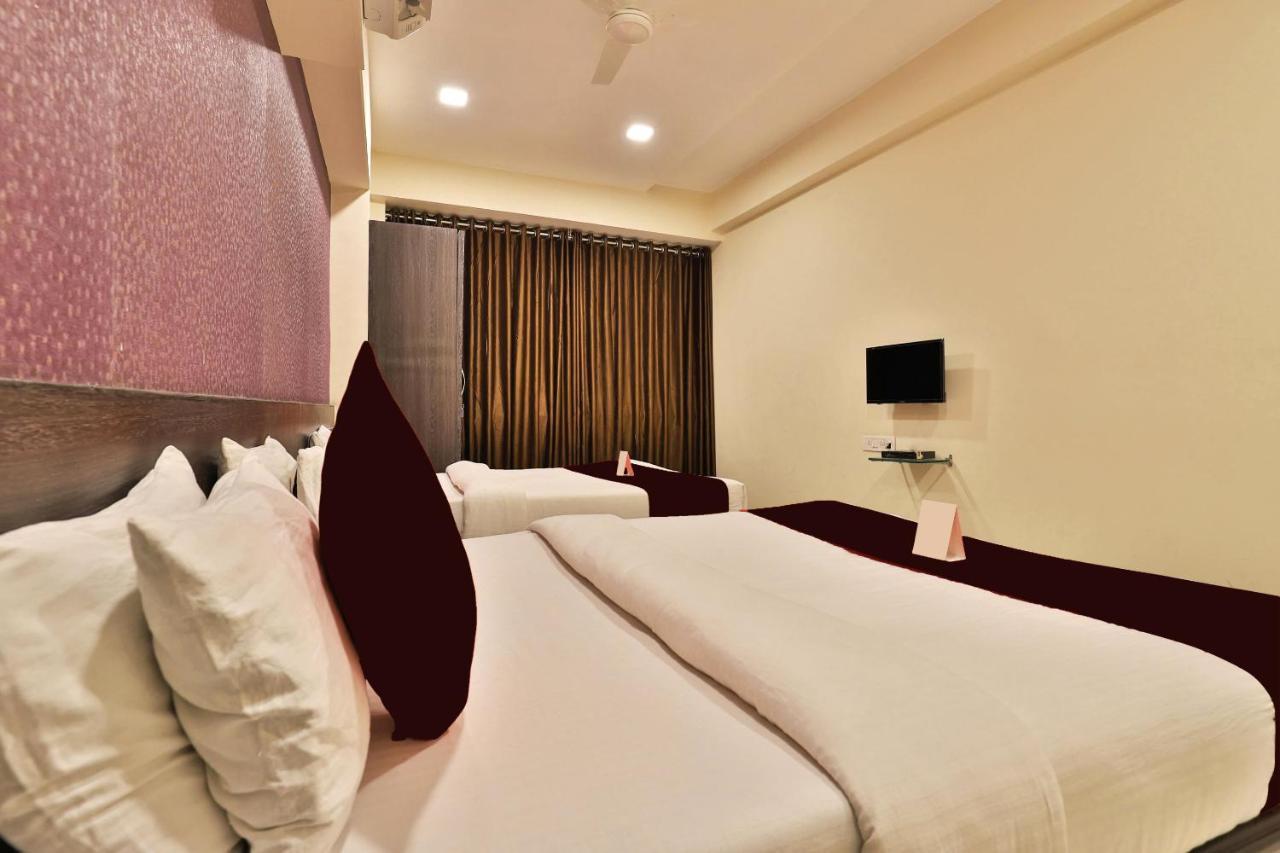 Royal Rituals Hotel Surat Exterior foto